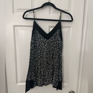 MAURICES black and white lightweight floral tank top/camisole. PLUS SIZE.